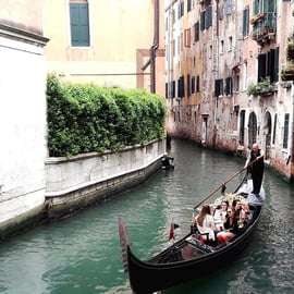 Venise : Promenade privée de 30 minutes en gondole sur le Grand Canal