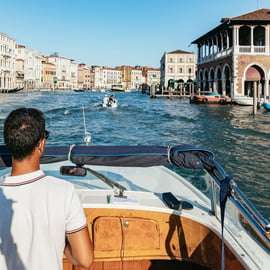 Venise : Transfert en bateau-taxi partagé vers l'aéroport Marco Polo.