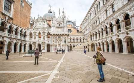 Venise : Palais des Doges : coupe-file avec les prisons