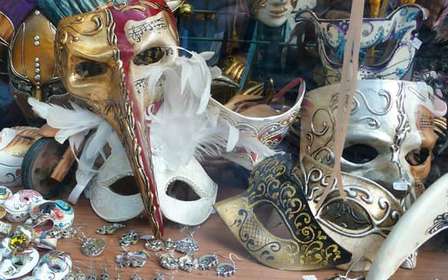 Atelier de masques de carnaval à Venise, prisons du palais