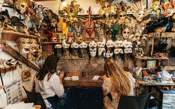 Venise : Atelier de fabrication de masques de carnaval