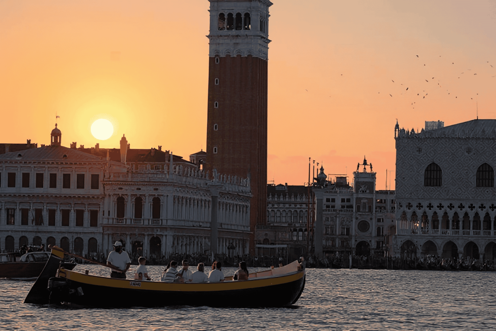 Venise : Croisière au coucher du soleil sur un bateau vénitien typique