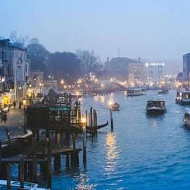 VENISE : Tour en gondole avec guide local