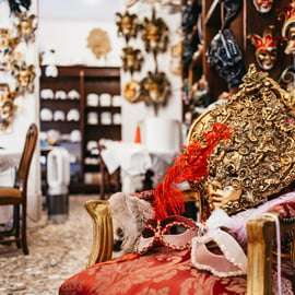 Venise : Atelier de peinture de masques vénitiens