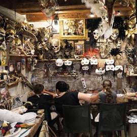Atelier de masques de carnaval à Venise, prisons du palais