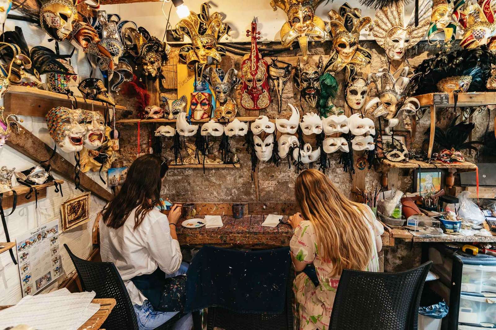 Venise : Atelier de fabrication de masques de carnaval