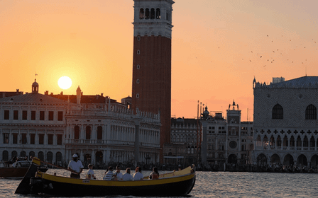 Venise : Croisière au coucher du soleil sur un bateau vénitien typique