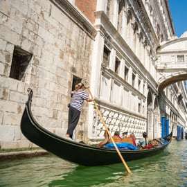 Venise : Gondole partagée sur un Pont des Soupirs à couper le souffle