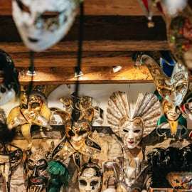 Venise : Atelier de fabrication de masques de carnaval