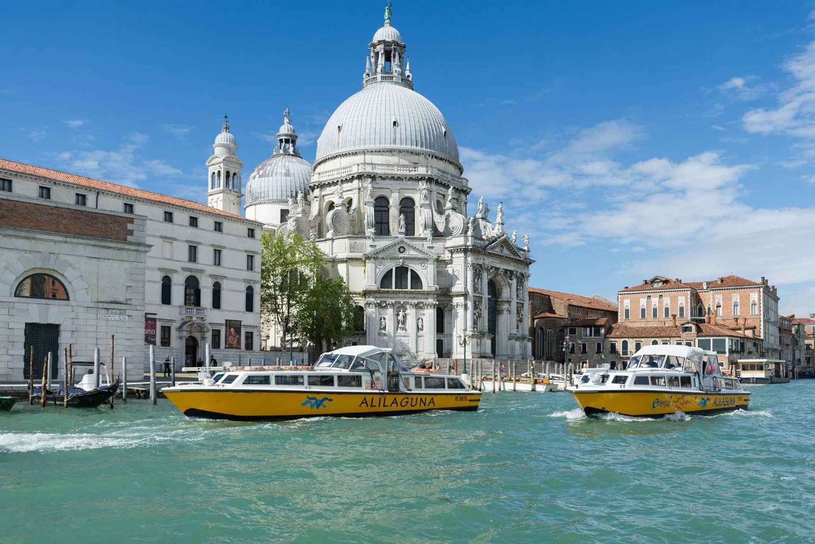 Transfert en bateau aéroport Marco Polo : trois lignes