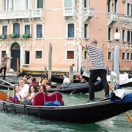 Gondole sur le Grand Canal, galerie de la gondole et felze