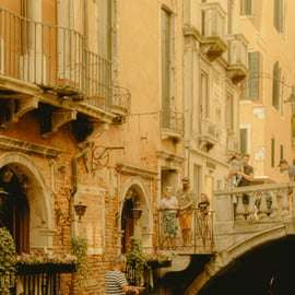 Balade en gondole à Venise sous le pont des Soupirs