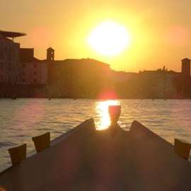 Venise : Croisière au coucher du soleil sur un bateau vénitien typique