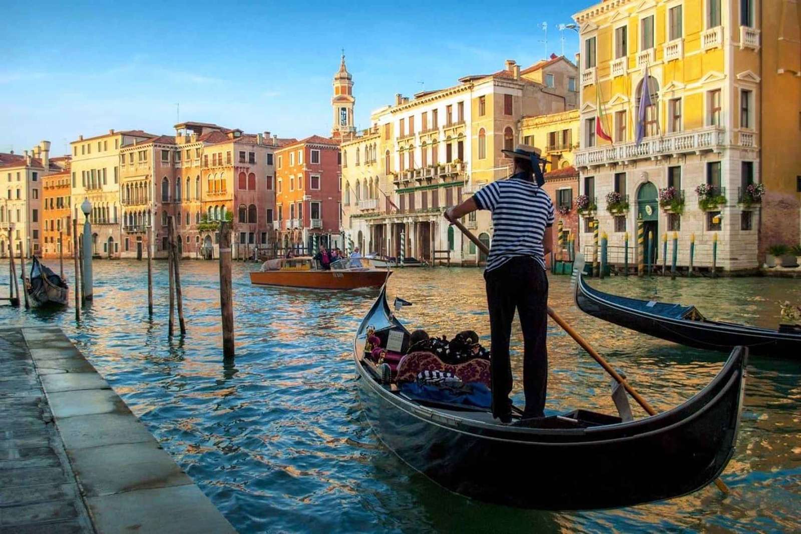 Venise : Promenade privée de 30 minutes en gondole sur le Grand Canal