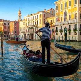 Venise : Promenade privée de 30 minutes en gondole sur le Grand Canal