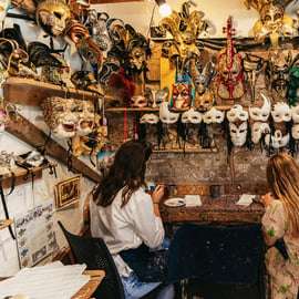 Venise : Atelier de fabrication de masques de carnaval