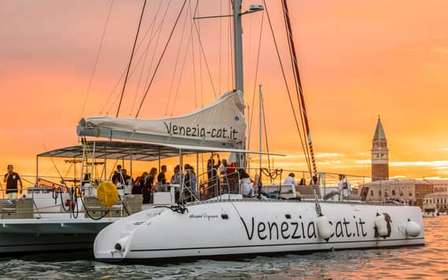 Venise : Croisière jazz en catamaran au coucher du soleil avec Aperitivo