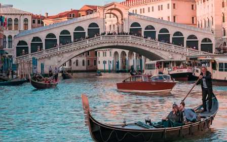 Venise : visite privée en gondole à travers les canaux et verre de Murano