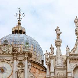 Venise : Palais des Doges : coupe-file avec les prisons