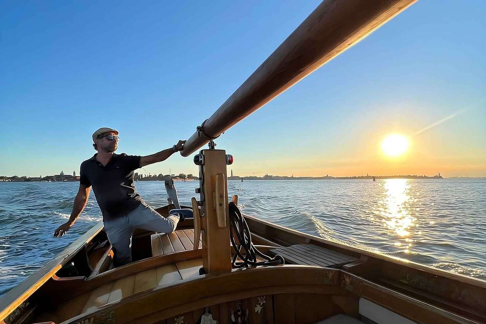 Croisière au coucher du soleil à Venise en bateau en bois