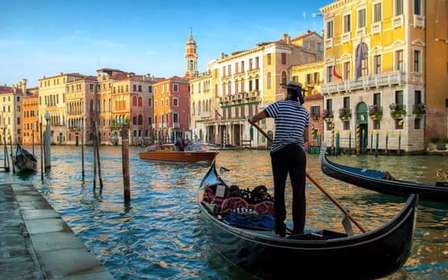 Venise : Promenade privée de 30 minutes en gondole sur le Grand Canal