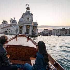 Visite privée romantique de Venise en bateau historique
